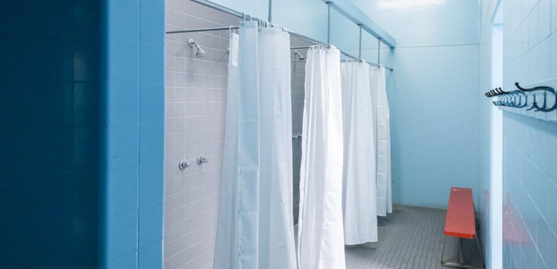 Men_s-Locker-Room-Showers-2