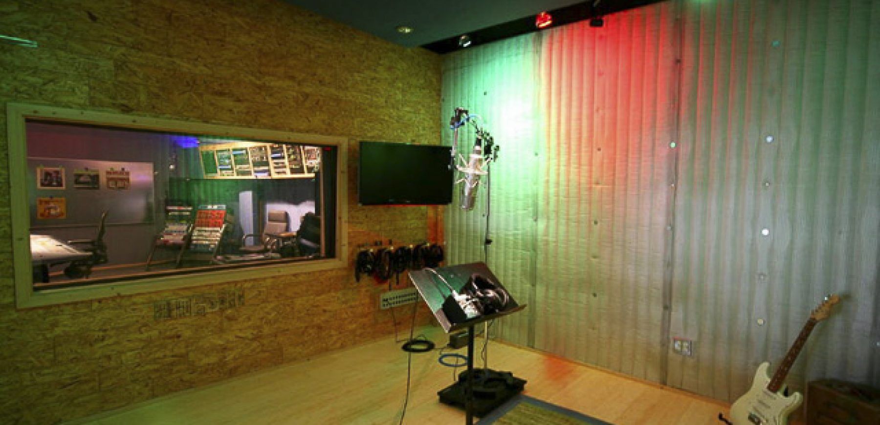 Studio-B-Booth-1a-13