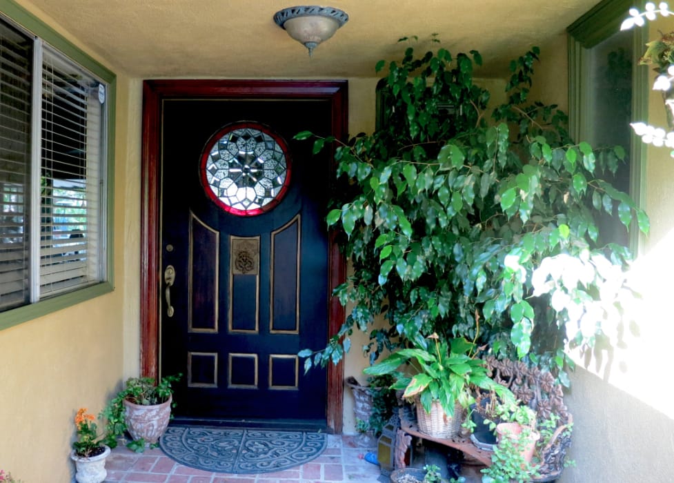 Kari-front-door
