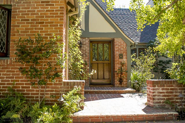 10006 English Tudor