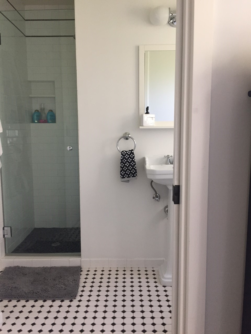 Dwnstrsguestbath1