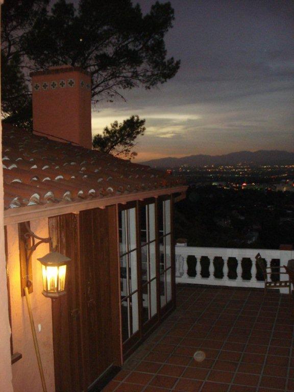 Front-of-house-at-dusk