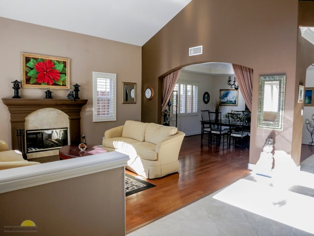 Jane-Adrianson-Sherman-Oaks-4-of-21