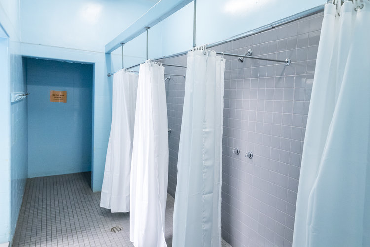 Men-Locker_s-Room-Showers-3