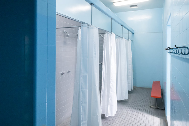 Men_s-Locker-Room-Showers-2