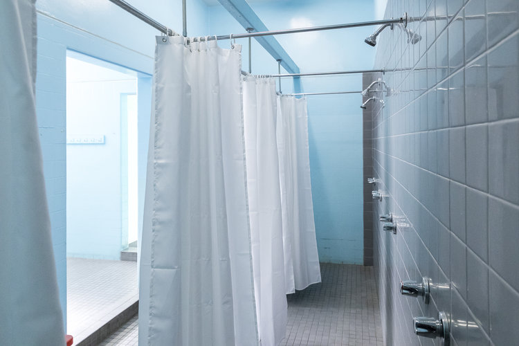 Men_s-Locker-Room-Showers
