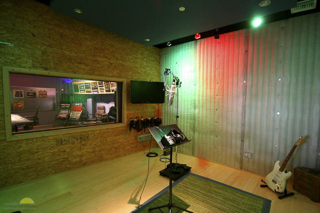 Studio-B-Booth-1a-13