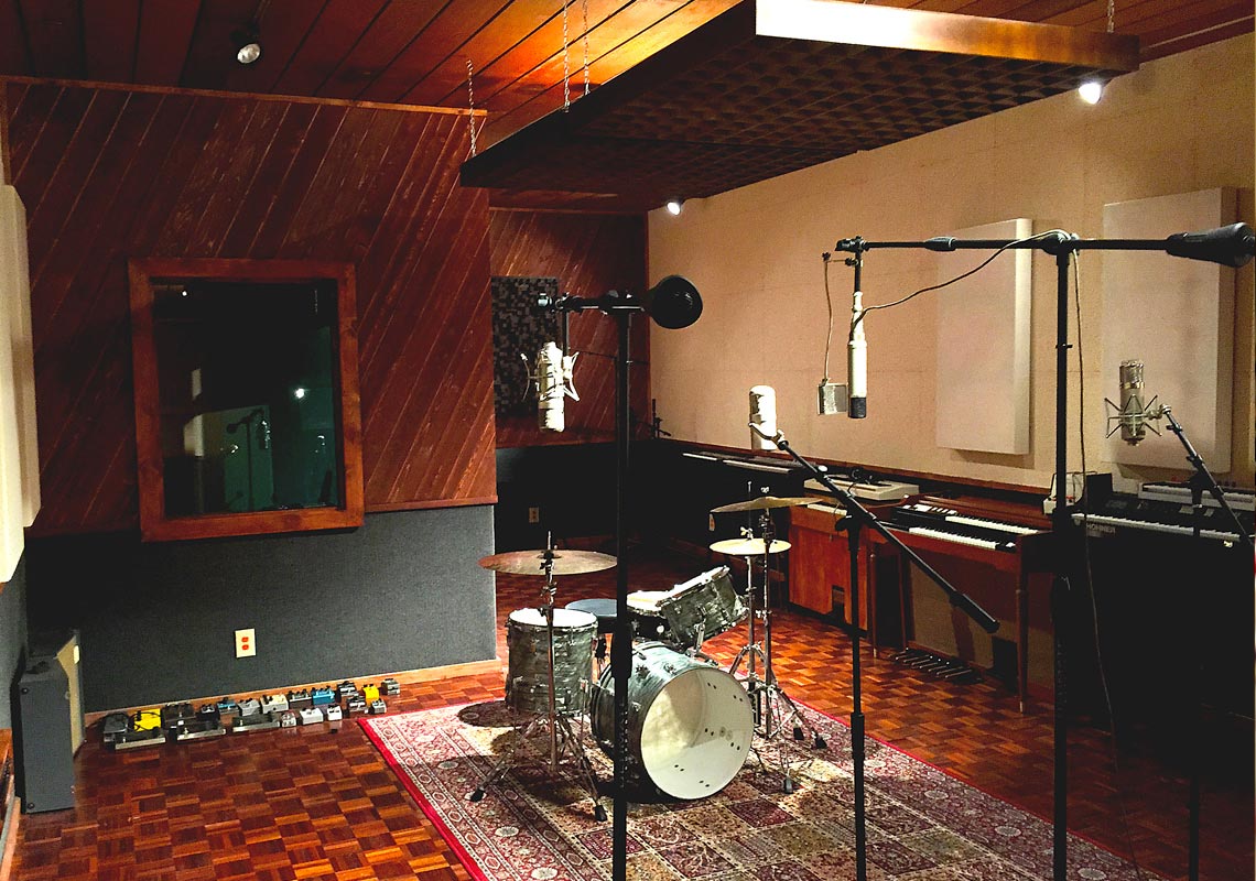 main-track-room-2