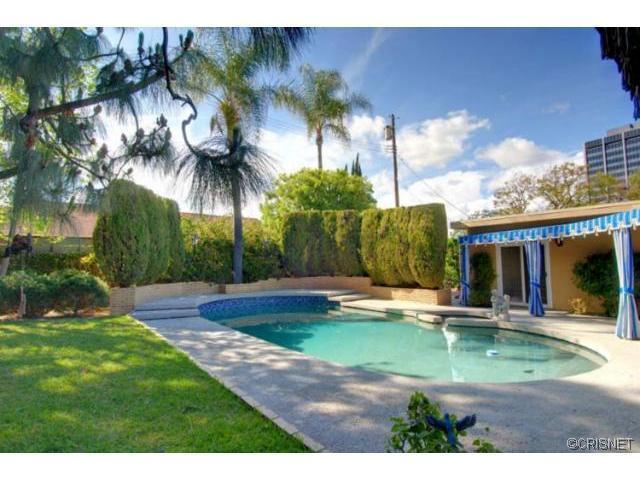outside-pool-2