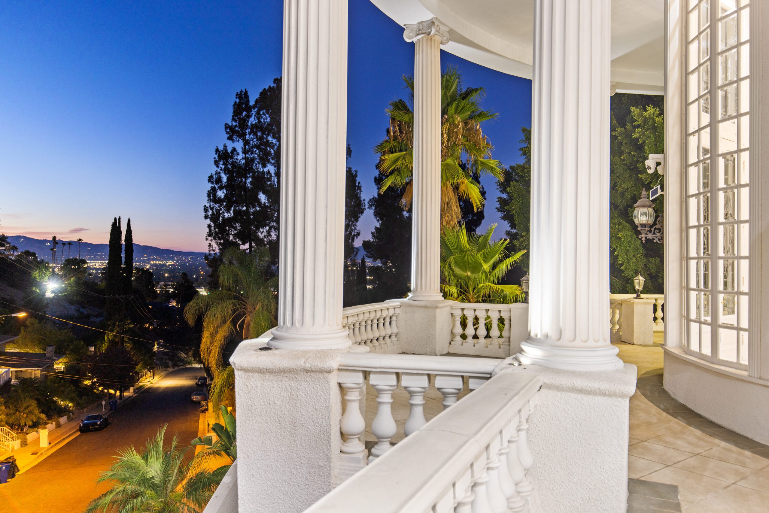 4434-Grimes-Pl-Los-Angeles-CA-print-006-070-Grimes-Twilight8-3000x2001-300dpi