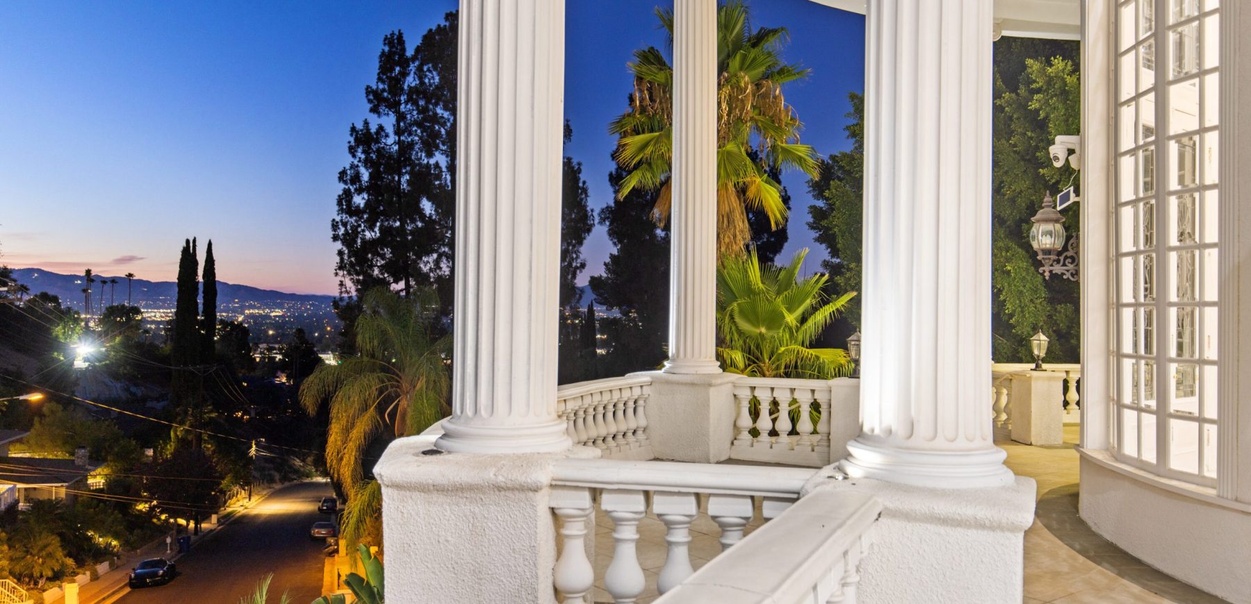 4434-Grimes-Pl-Los-Angeles-CA-print-006-070-Grimes-Twilight8-3000x2001-300dpi