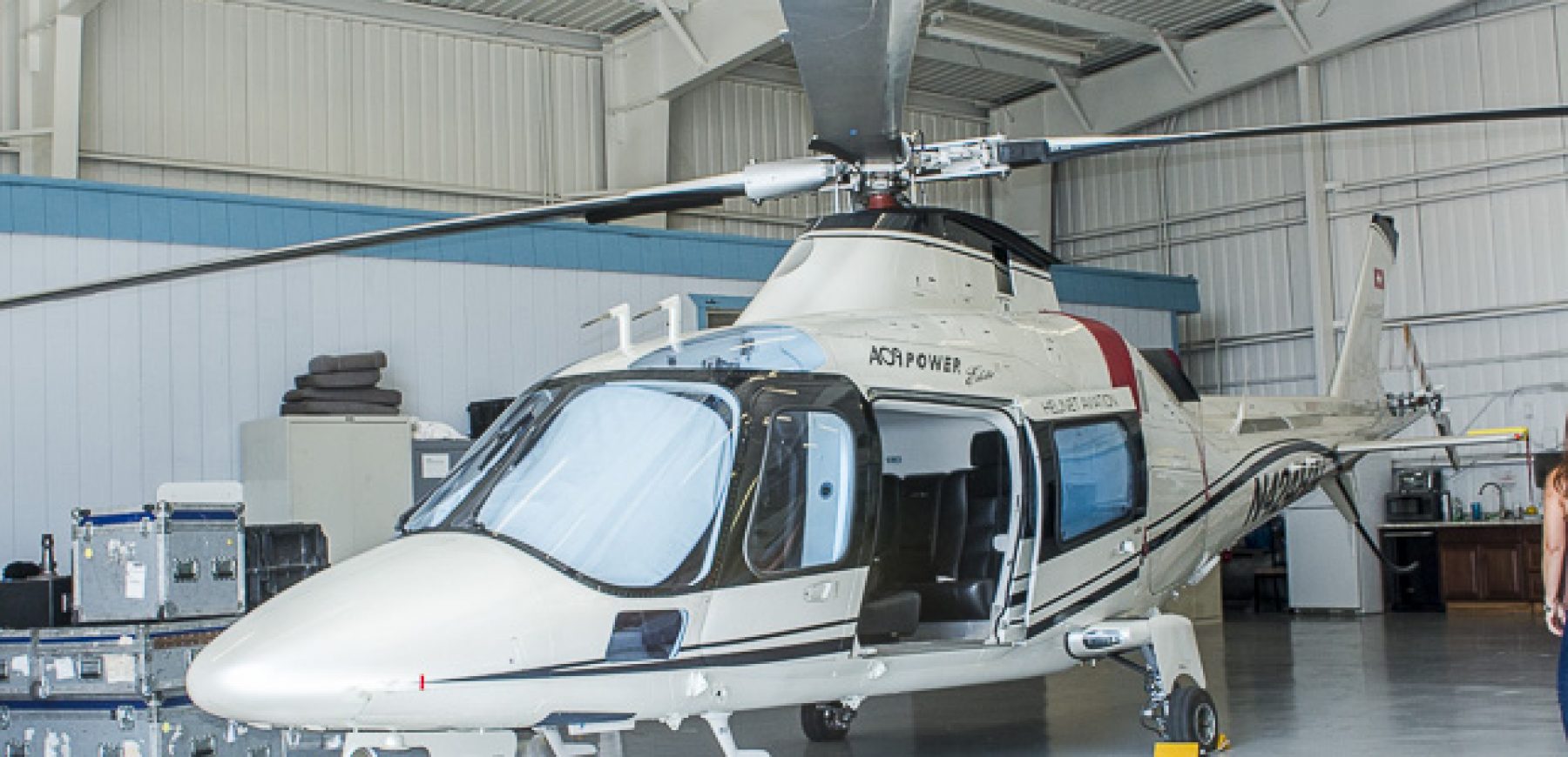 Airport-Hanger-30