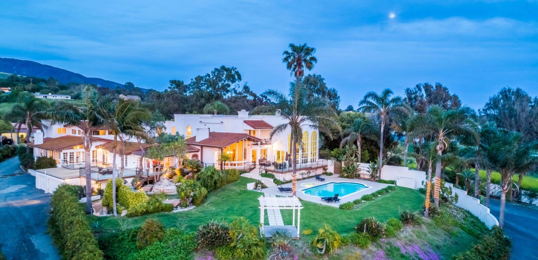 CLOSER-BETTER-FRONT-AIRIAL-POOL-LAWNS-MANSION