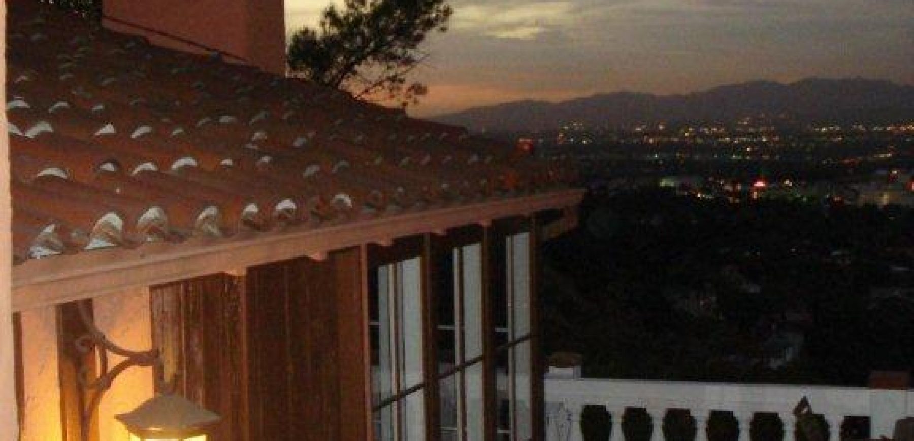 Front-of-house-at-dusk