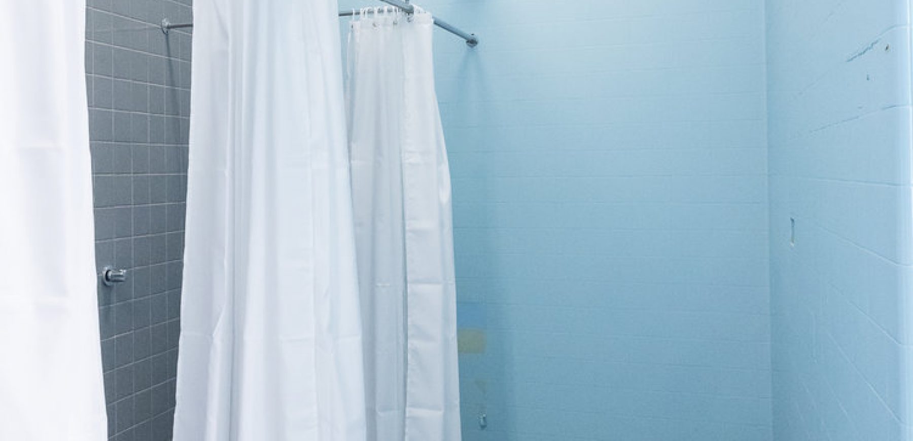 Men_s-Locker-Room-Showers-1