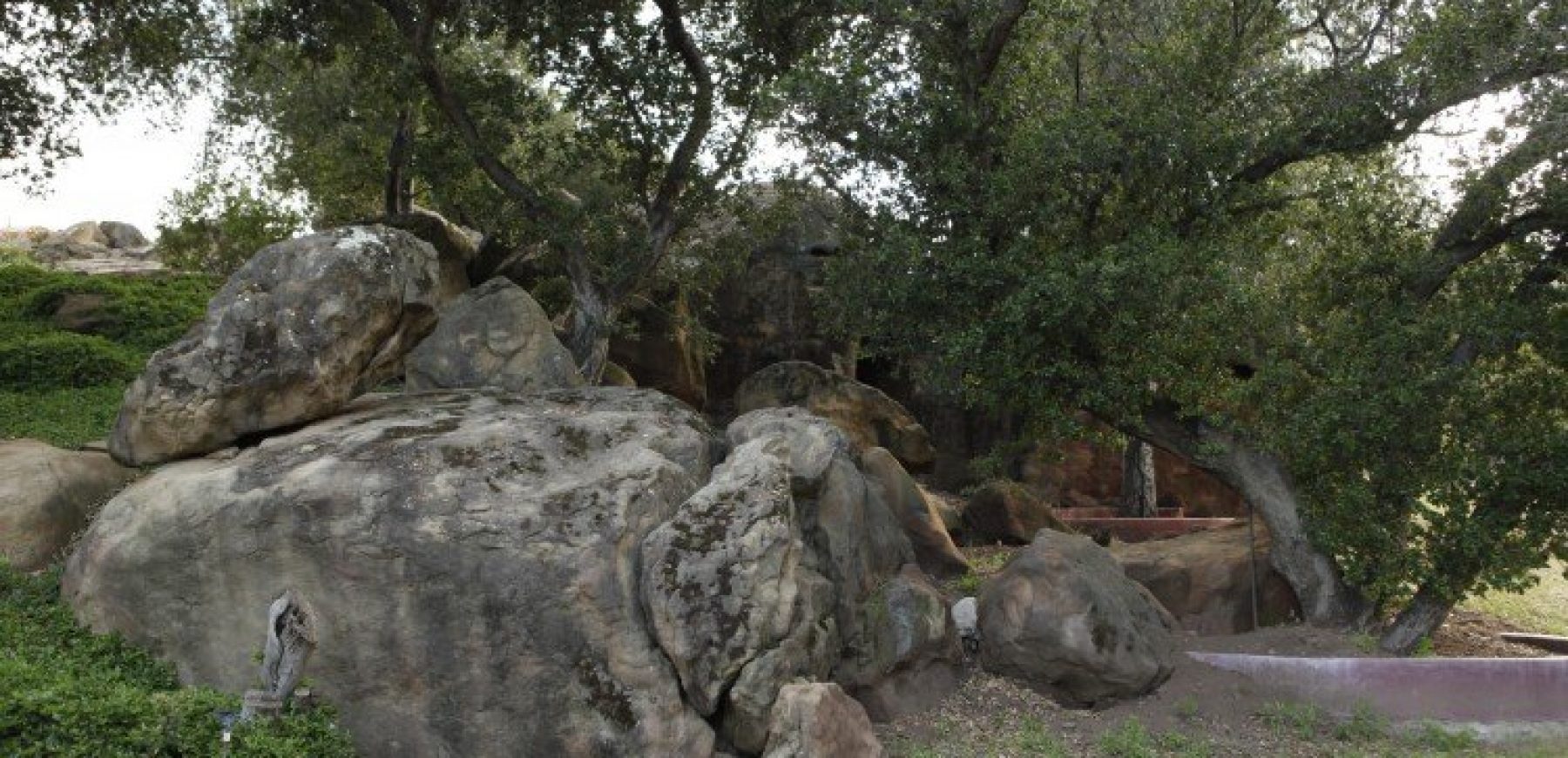 Rocks-at-Back-750x500